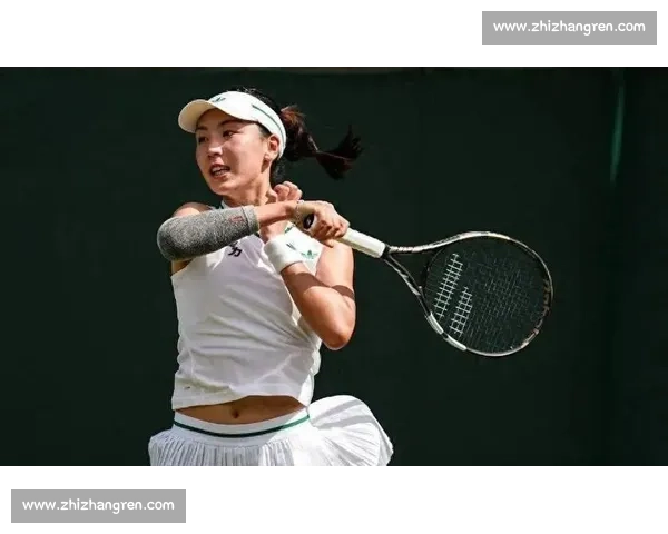 中国一姐勇闯温网，黑马姿态搅动格局，能否捧杯圆梦