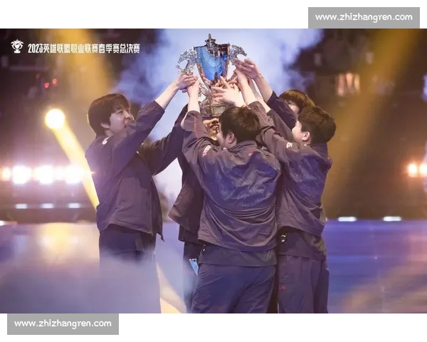 泪目！XX战队全员捧起LPL总决赛冠军奖杯，感谢一路有你！