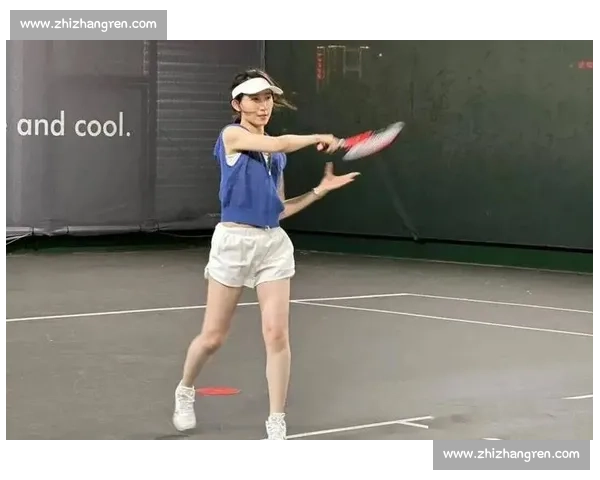 网球选手跨界玩转时尚，走秀T台比拼球技